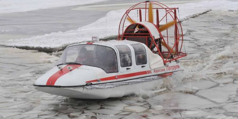 В Онежской губе спасли рыбака, дрейфовавшего на льдине