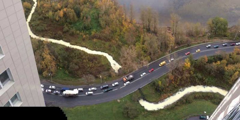 Вода в  Мурзинке окрасилась в белый цвет