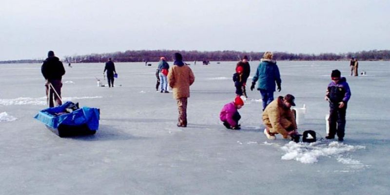 Сотрудники МЧС Ленобласти прочитали 1000 лекций о правилах поведения на льду  