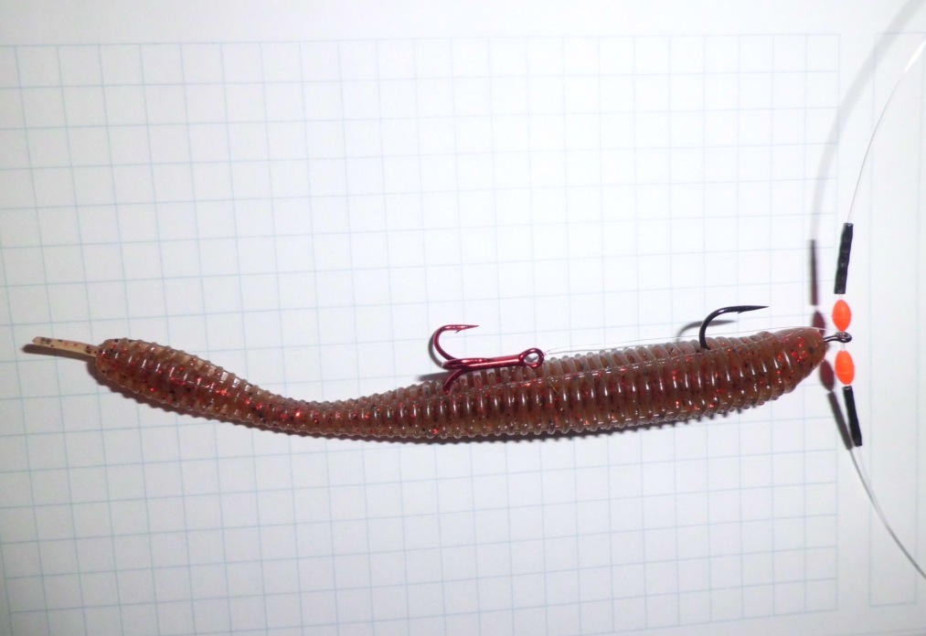 Монтаж силиконового червя с тройником, фото